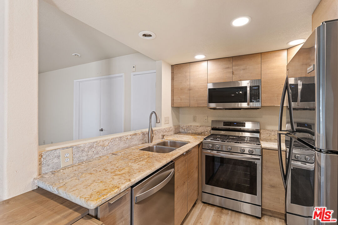 ground floor beach condo open house in oceanside portia green realtor compass 03